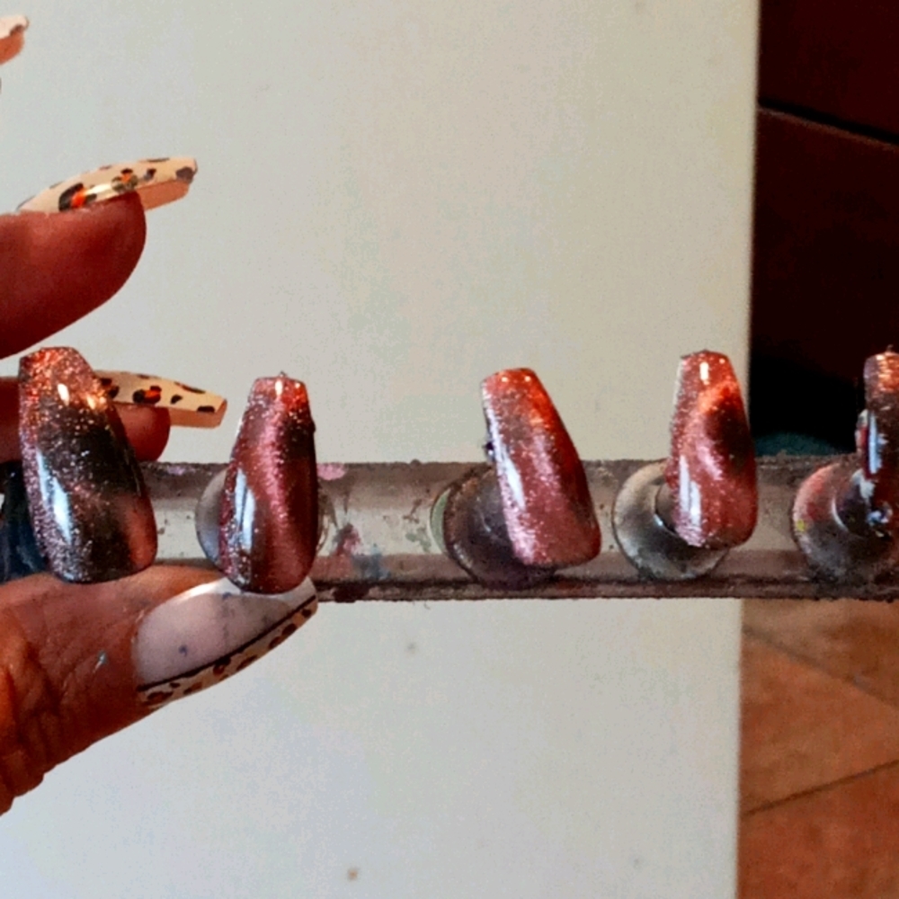 Press on nails